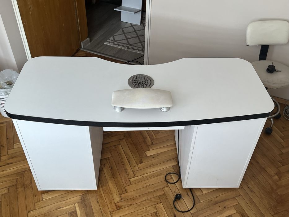 Бюро за маникюрист/ка БЕЗ ПРАХОЛОВИТЕЛ