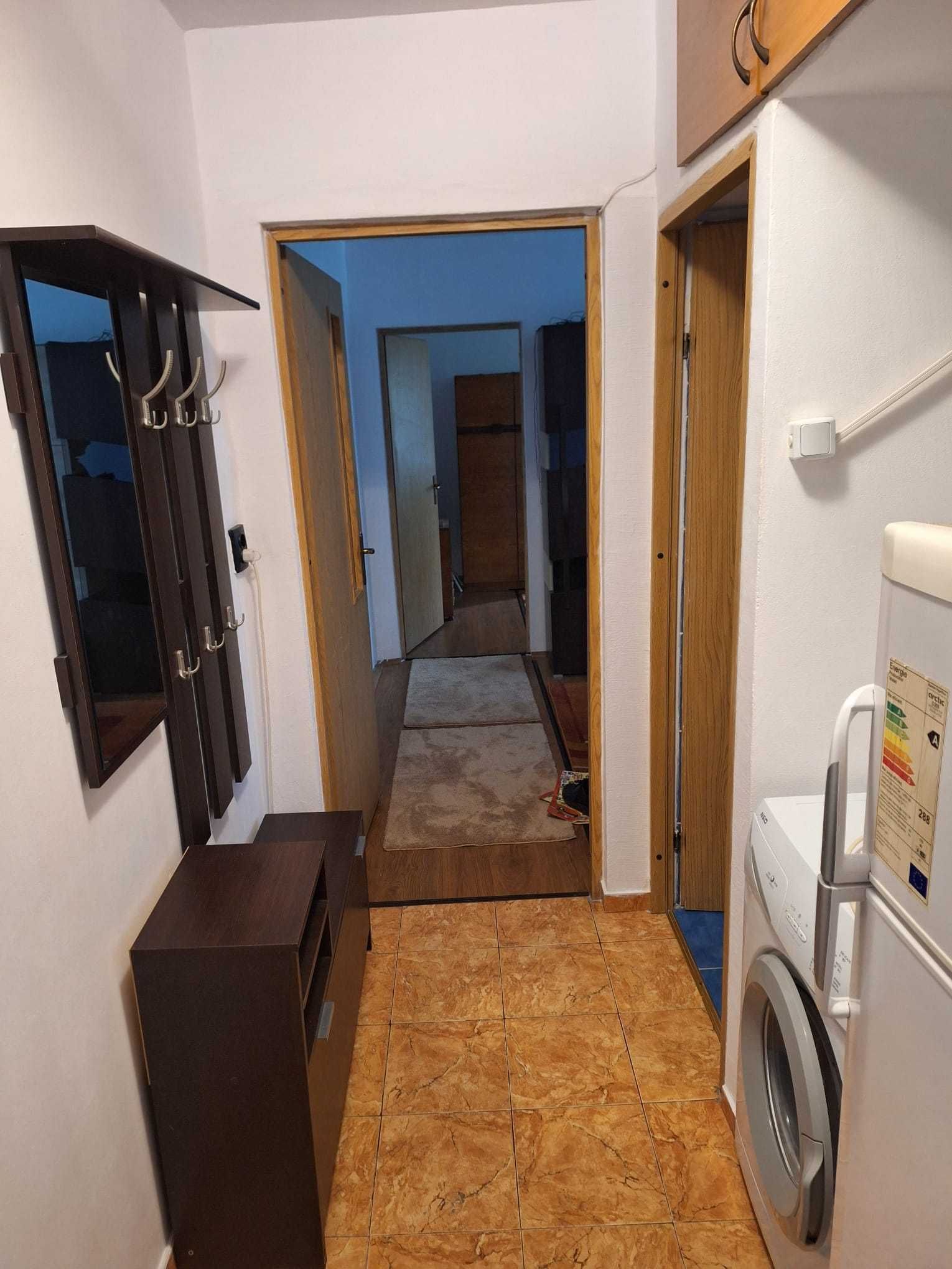 Inchiriez apartament cu 2 camere