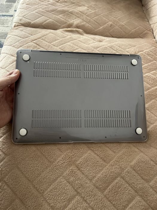 MacBook Air 13 an 2018 I5 128 gb 8 gb RAM  17 cicluri incarcare
