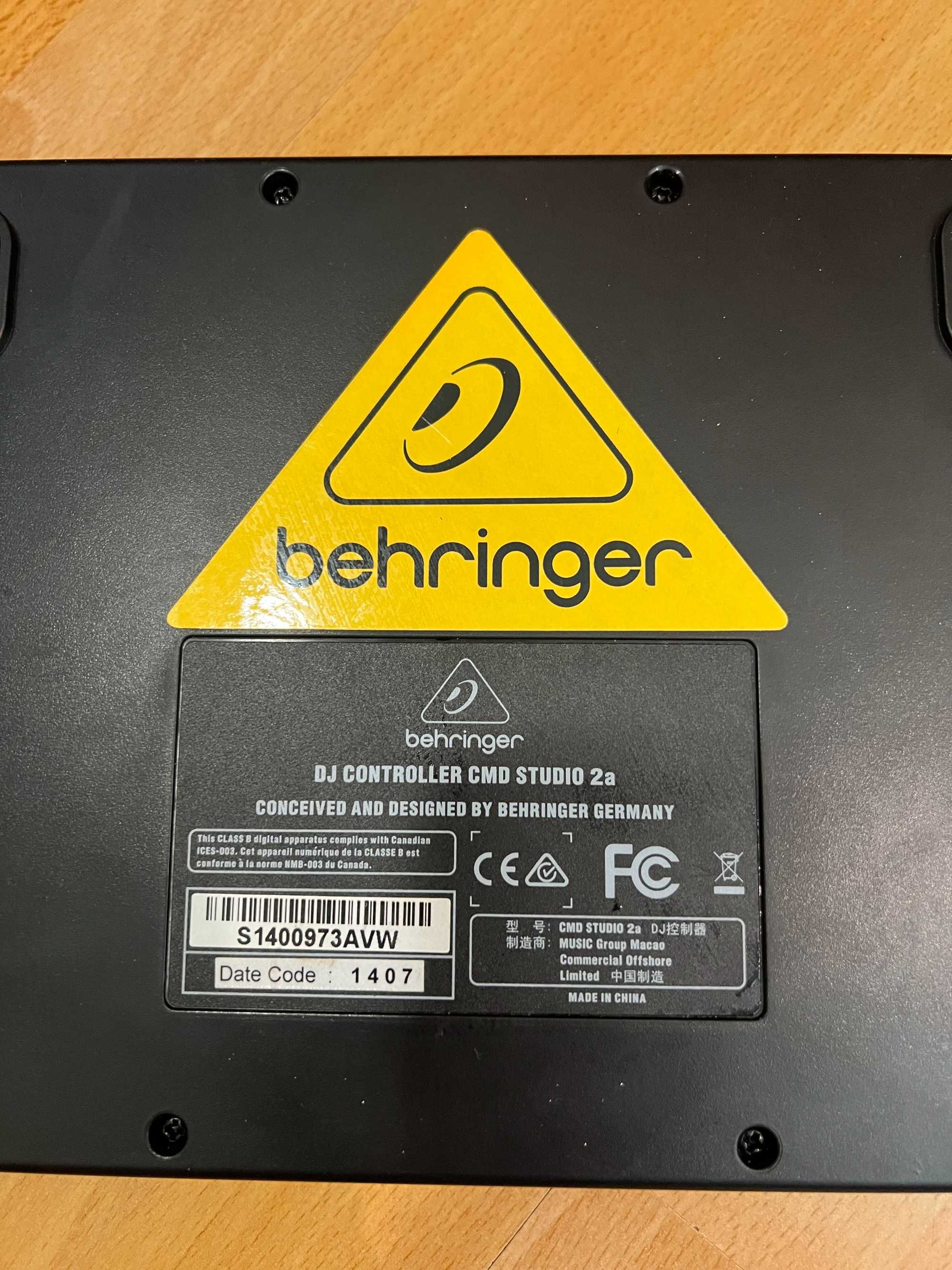 DJ контролер / микс пулт / миксер Behringer