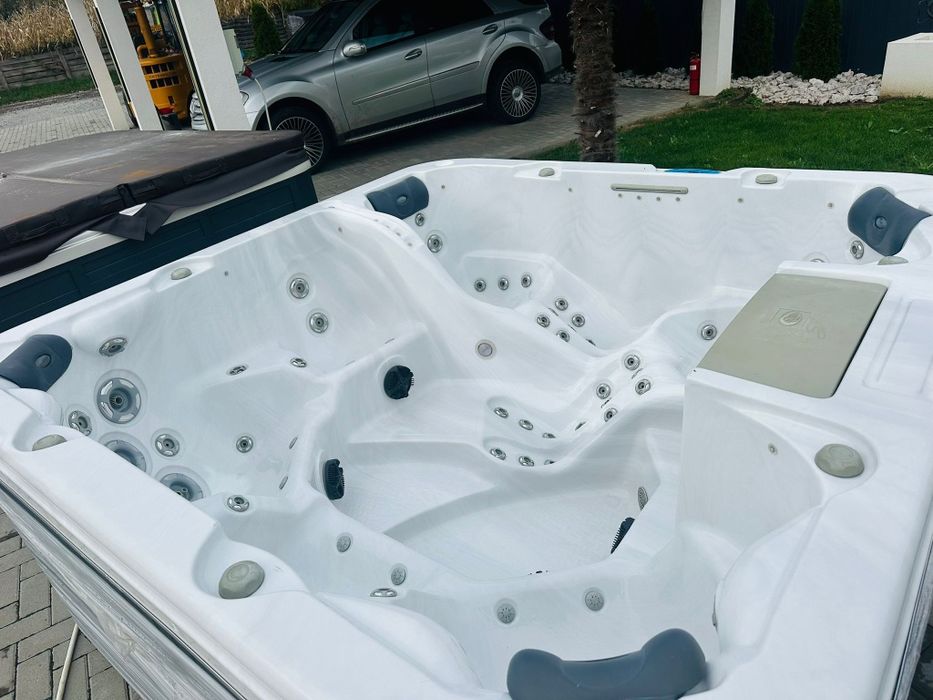 Vand jacuzzi  7 persoane accep  variante auto sau moto