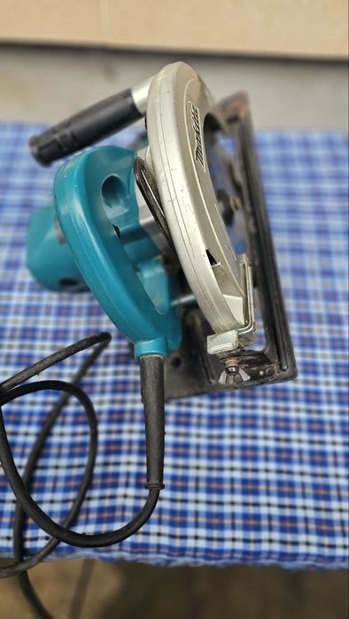 Ръчен циркуляр макита