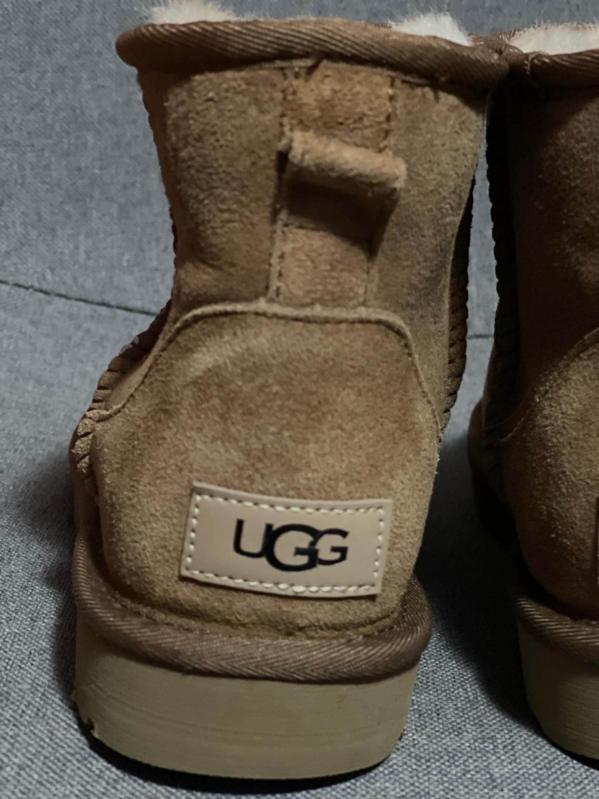 UGG marimea 37, culoare maro deschis, platforma joasa.