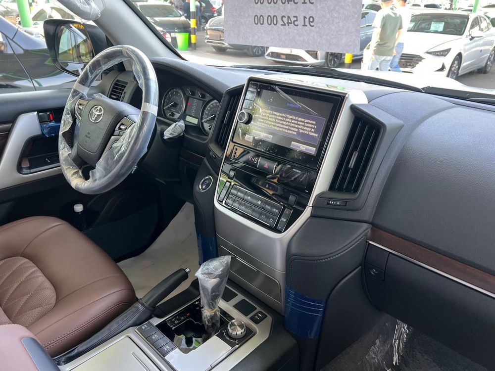 Toyota Land Cruiser 200 4.0L