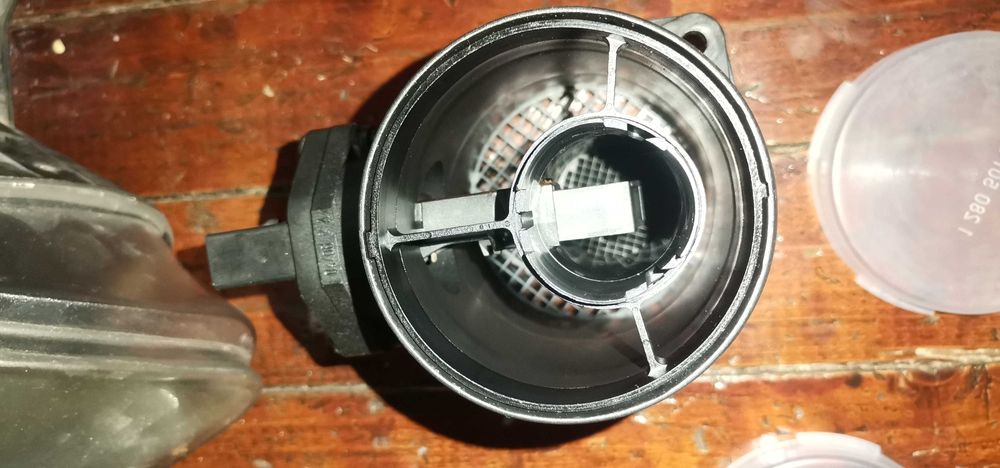 Дебитометър от пасат б6 2тди bkp