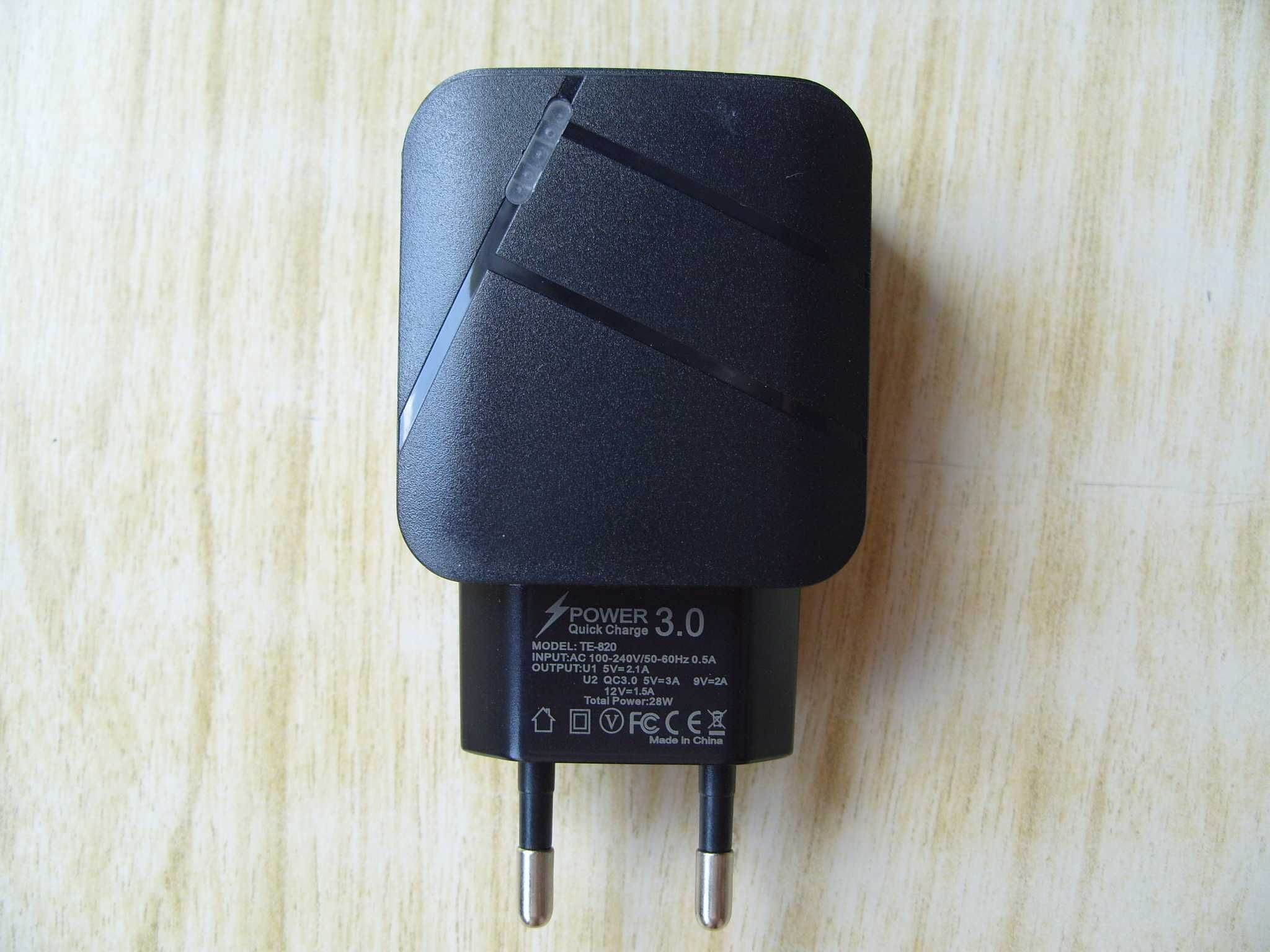 USB зарядно устройство TE-820, с 2 USB извода, QC2.0 и QC3.0