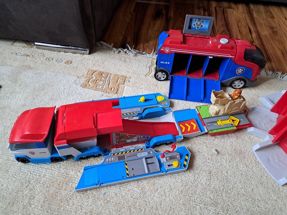 Set Patrula Catelusilor cu turn ,camioane , avion