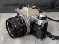 Aparat foto SLR vintage de colectie Canon AE-1 cu obiectiv 50mm