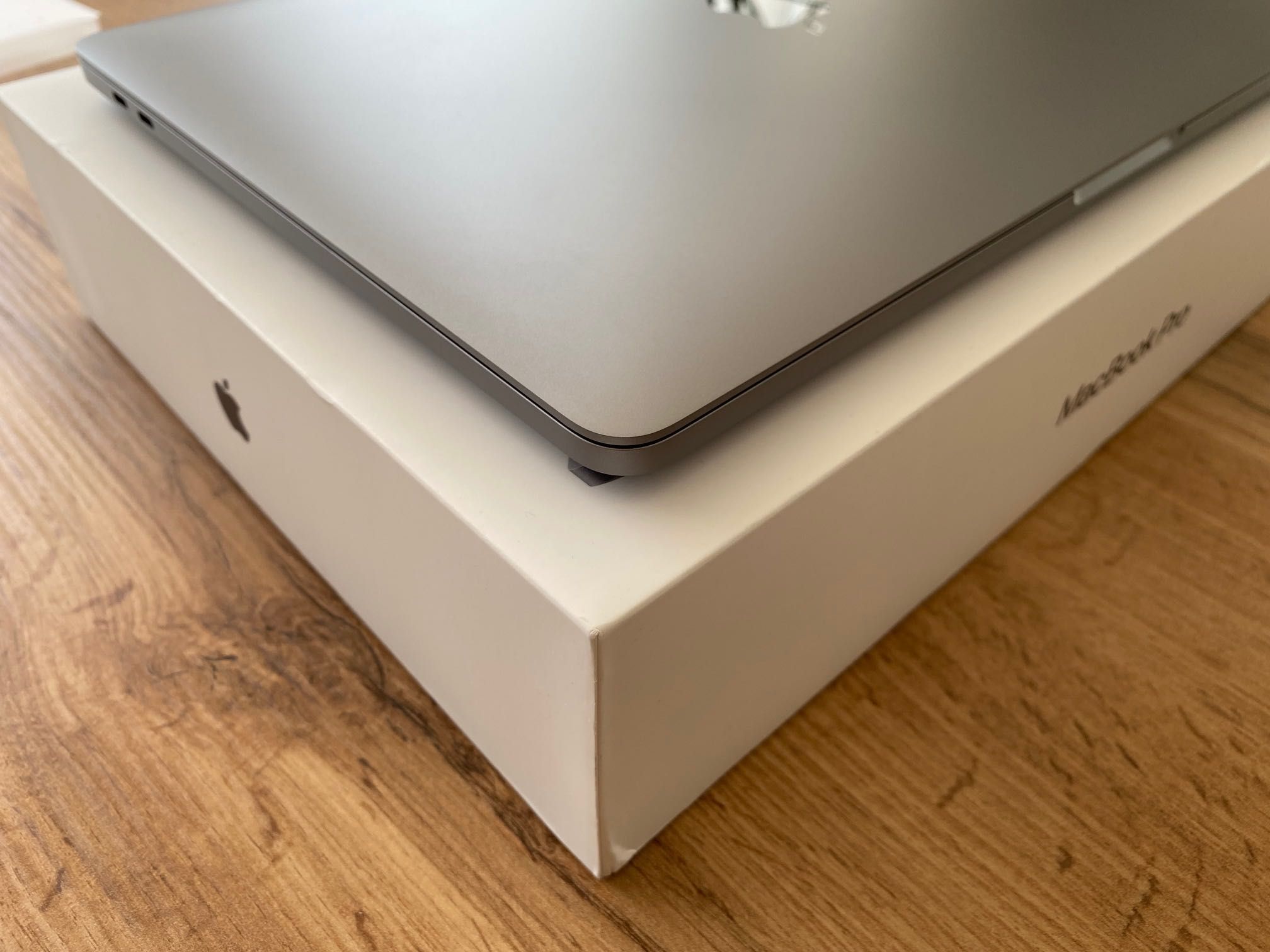 MacBook Pro 13" M1 Chip 8-Core CPU, 8-Core GPU, 16GB RAM, 512 SSD