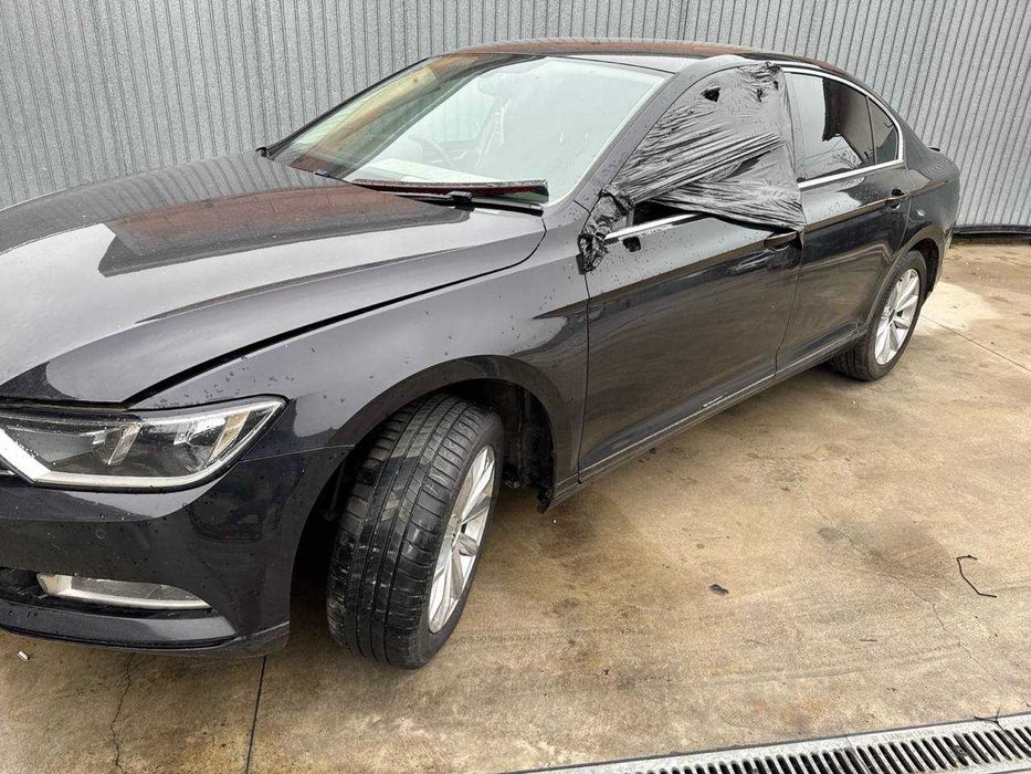 Usa stanga fata 3G0831055AG VW Passat B8