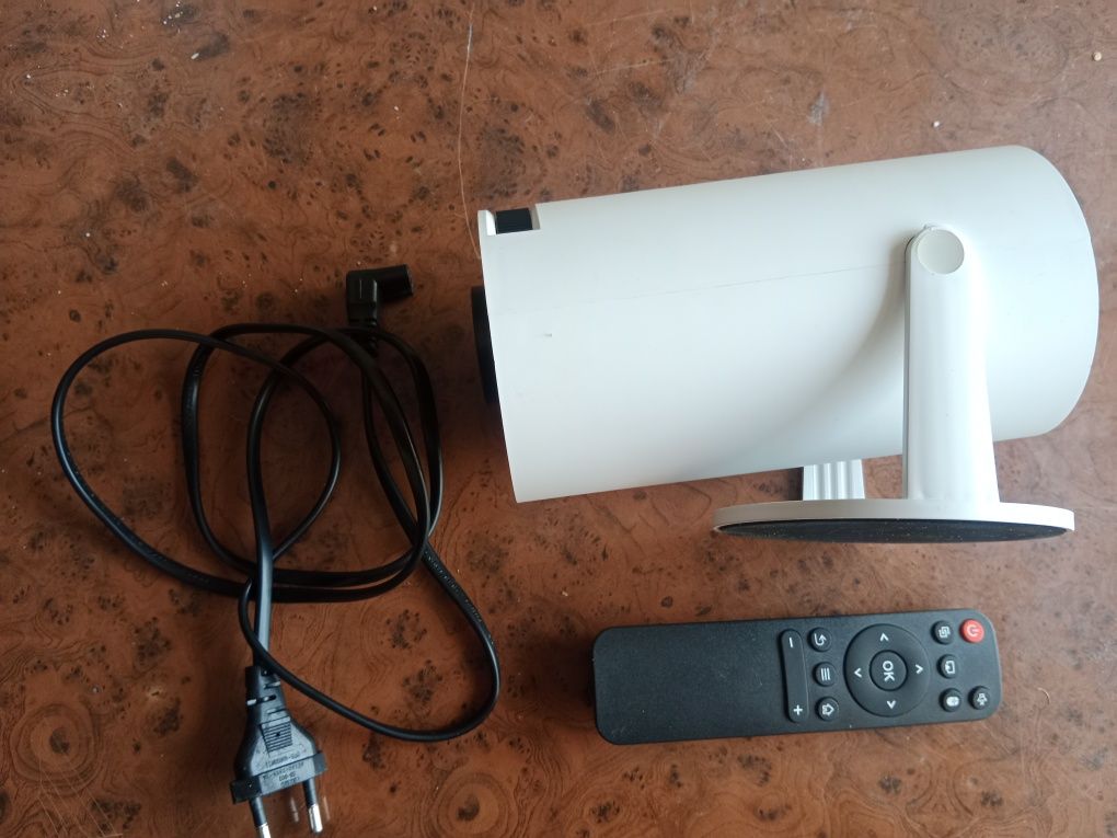 LCD projectori sotiladi
