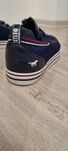 Tenisi Mustang- vand