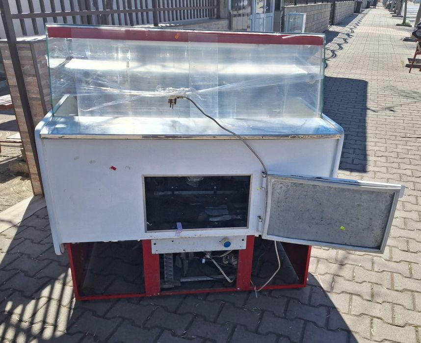 Хладилна витрина