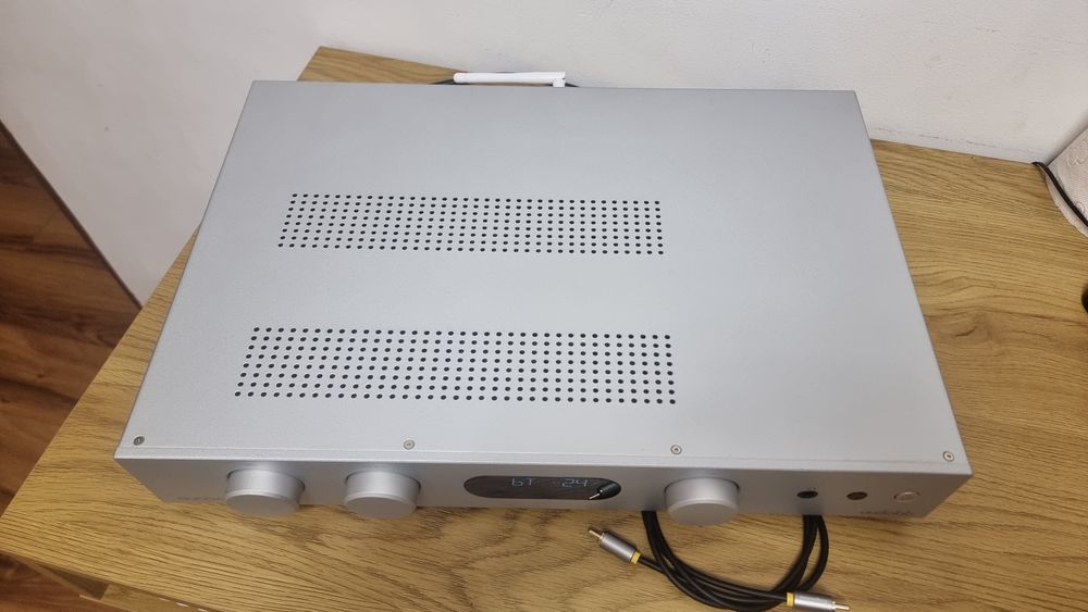 Audiolab 6000 A cu dac ess sabre 9018