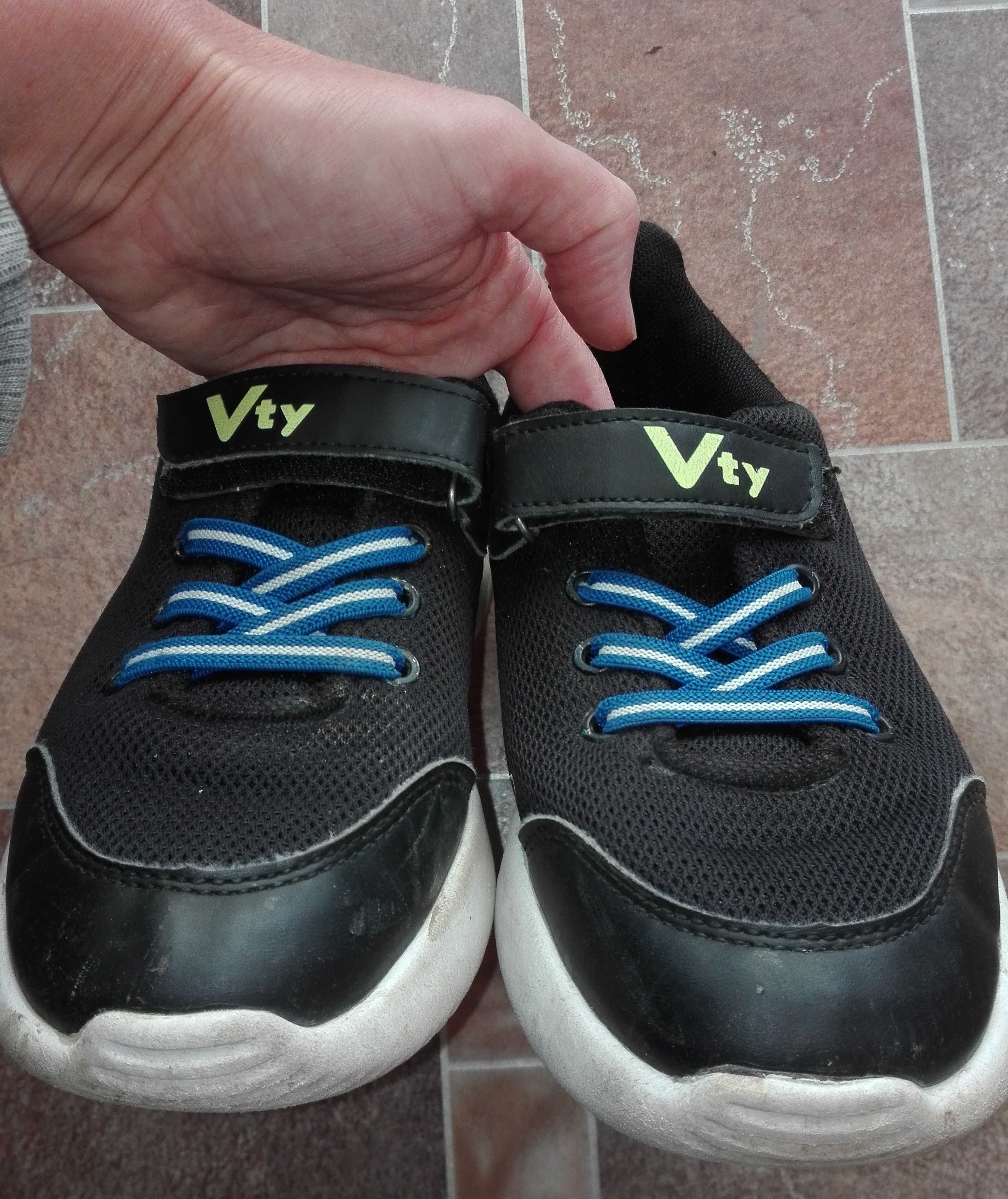 Adidasi /pantofi sport cu scai