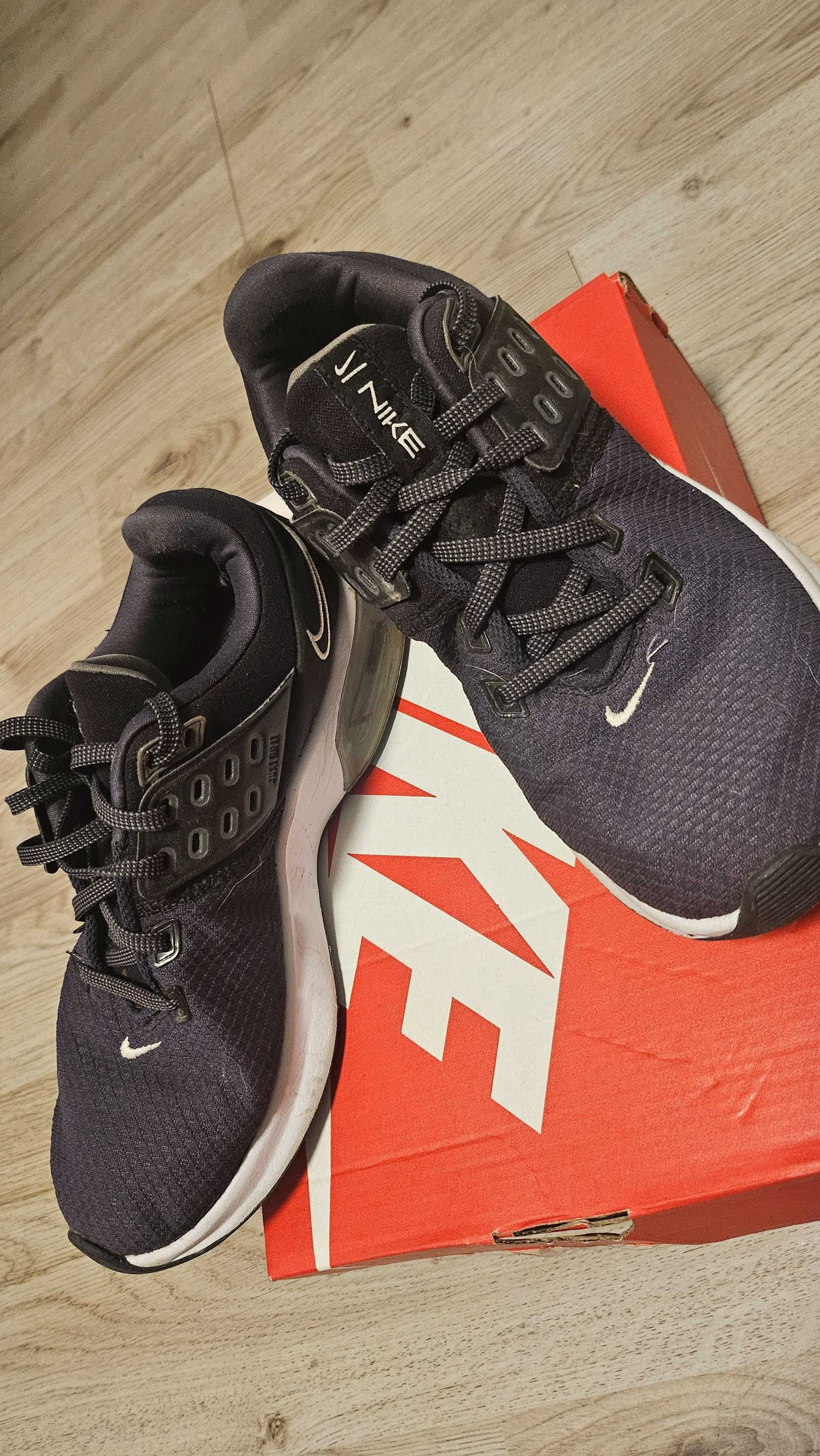 Дамски маратонки Nike Air max 38 номер