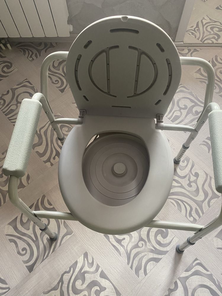 Санитарный стул новый