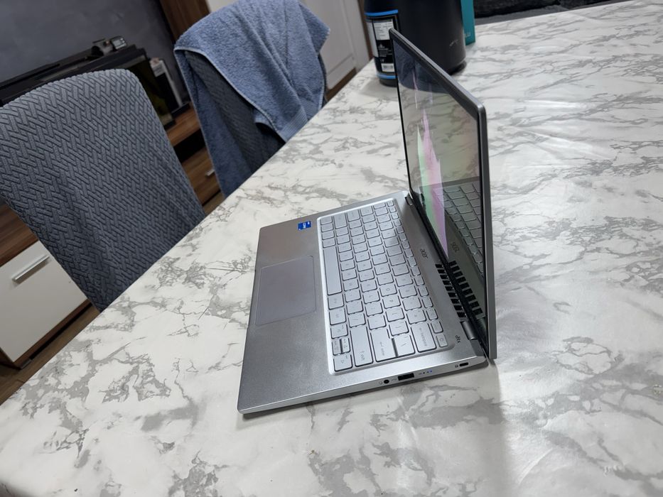 Laptop Acer Swift 3 perfect funcitonal OLED 2.8K