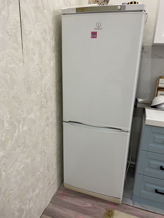 Продам холодильник б/у состояния отлично рабатет