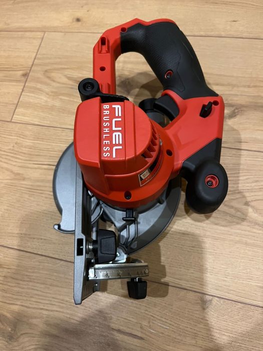 Milwaukee circular  mana FUEL BRUSHLESS pe acumulator+FiletantaM12FDD2