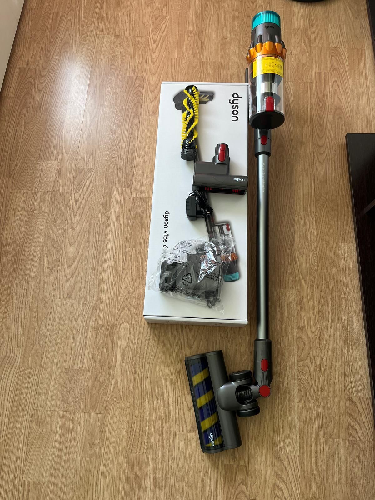 Aspirator Dyson v15s detect absolute /nou/ laser