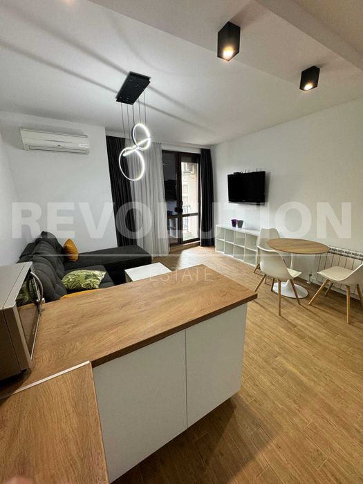 Дава се под наем Тристаен апартамент в Пловдив, Кършияка - 90 кв.м за 750 € - Снимка #1