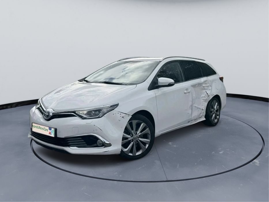 Vand Toyota Auris 1.8 Hybrid usor avariata