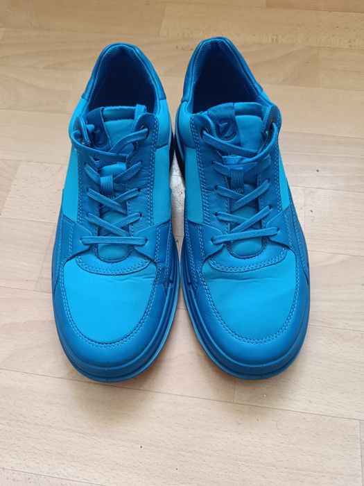 Продам кроссовки летние мужские