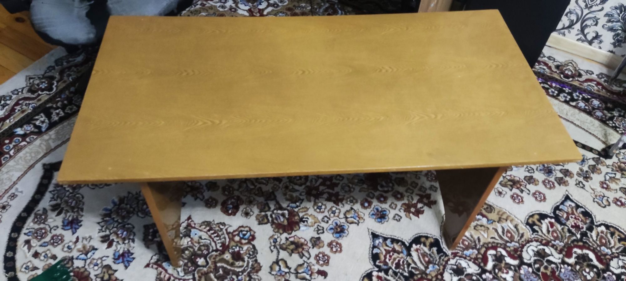 Компьютерный стол Продаётся 2 стола и кресло