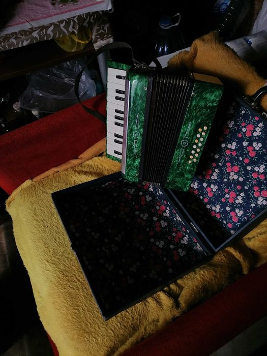 Децки Акордеон много запазен.