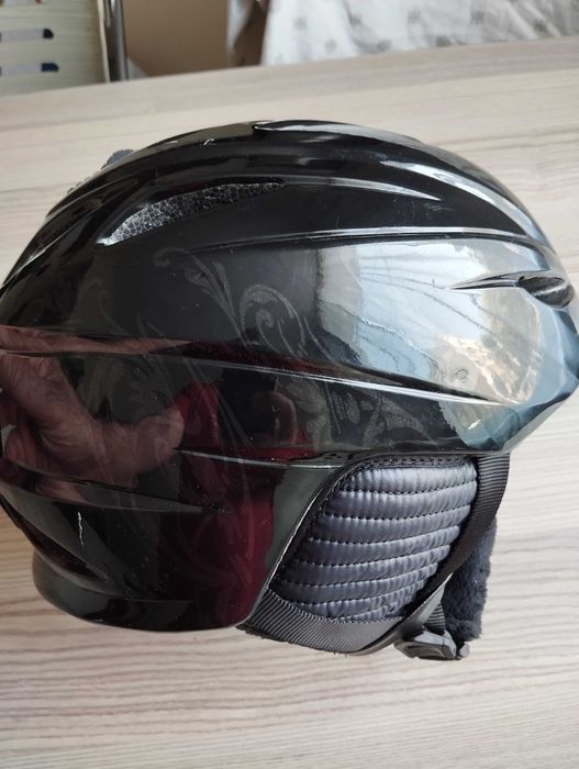 2 бр. каски  за ски и сноуборд - цена от 35 лв до 55 лв.