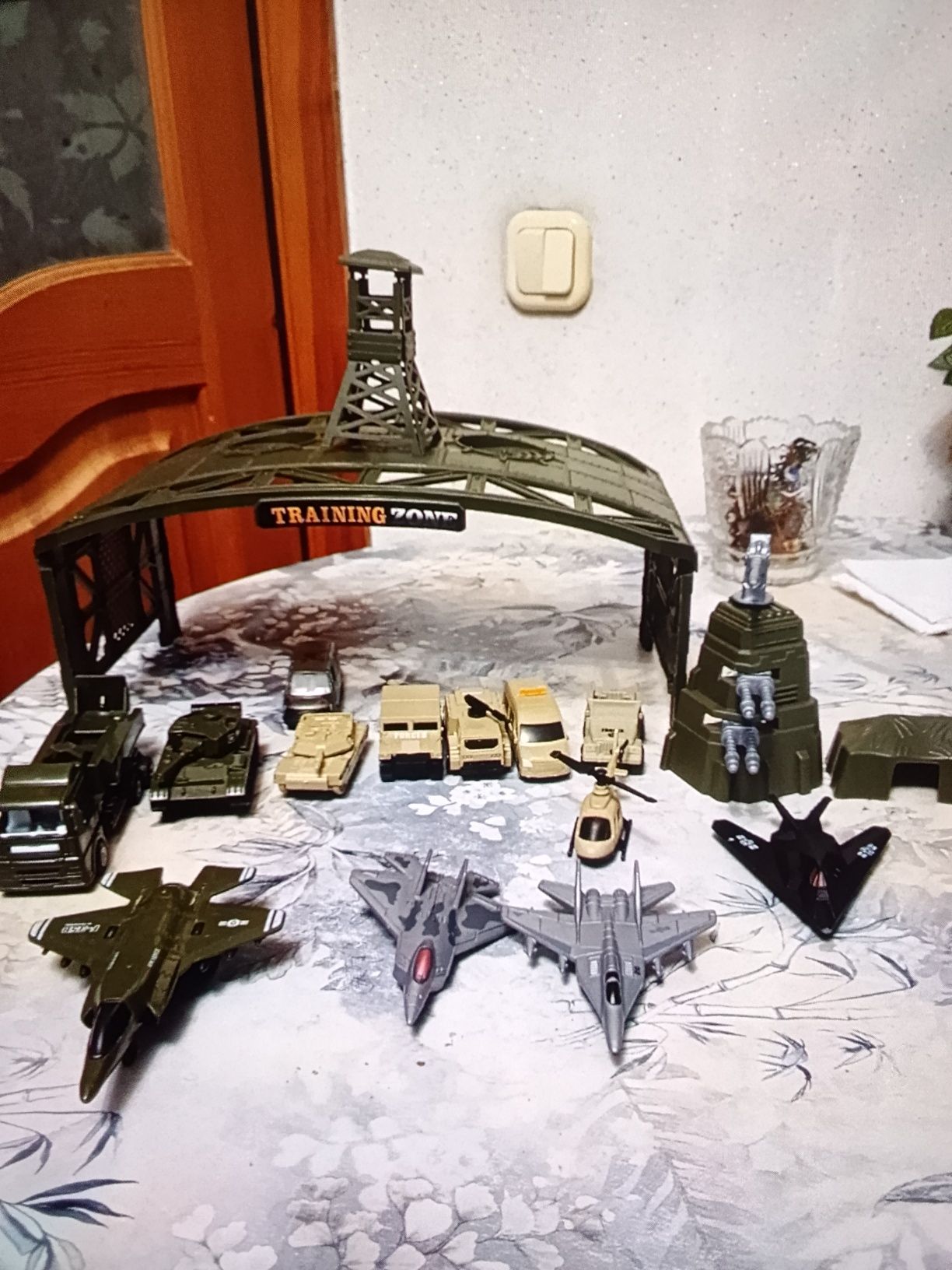 Продам детскую военную базу.
