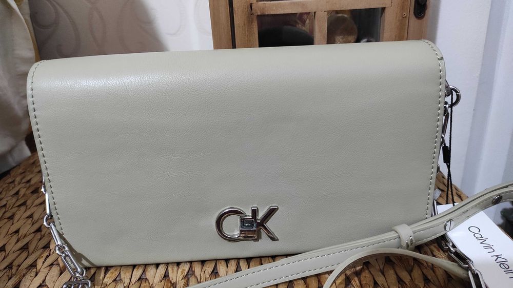 Оригинална дамска чанта Calvin Klein