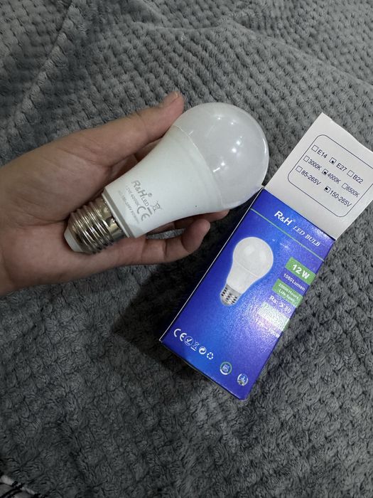 Есть в наличий Лампочки LED R&H 12 W новая