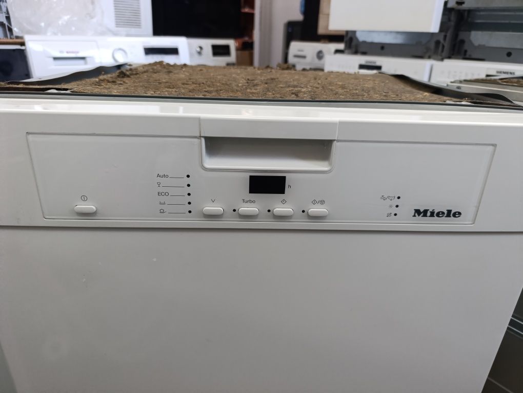Съдомиялна Miele XXL за полу вграждане