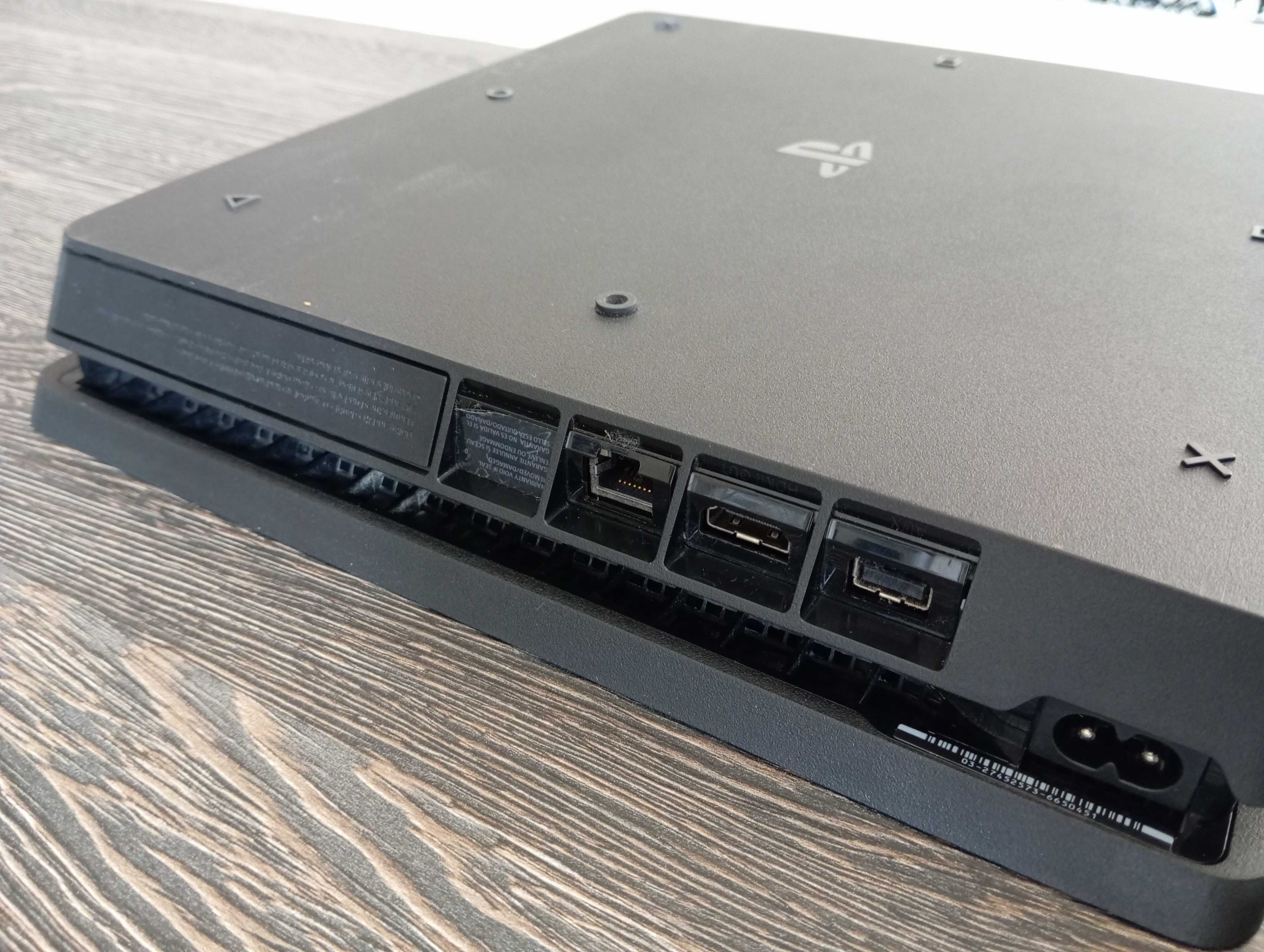 PlayStation 4 Slim черен цвят