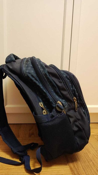 Ученическа раница в отлично състояние/голям капацитет/