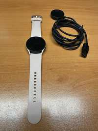 Продавам Дамски смарт часовник Samsung Galaxy Watch 4