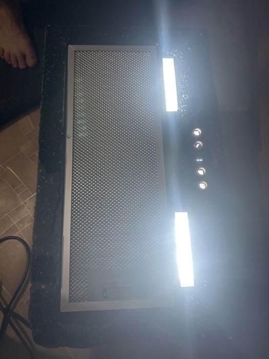 Продаю вытяжку midea