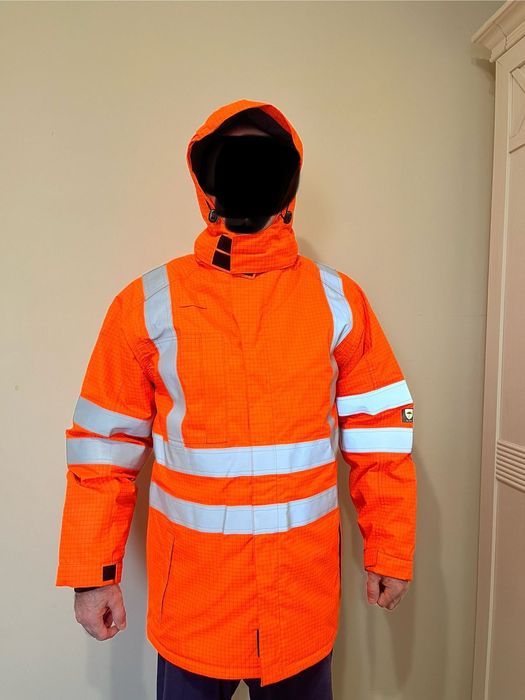 Продам спец куртку