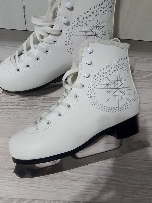 Продам женские коньки