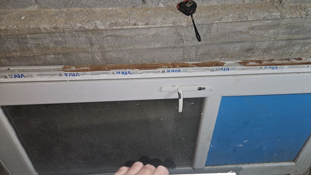 Vând ușă si geam termopan.