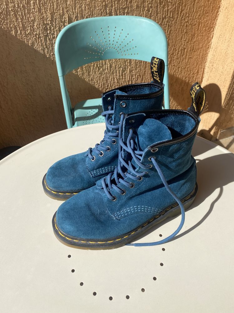 Dr. Martens уникален модел и цвят