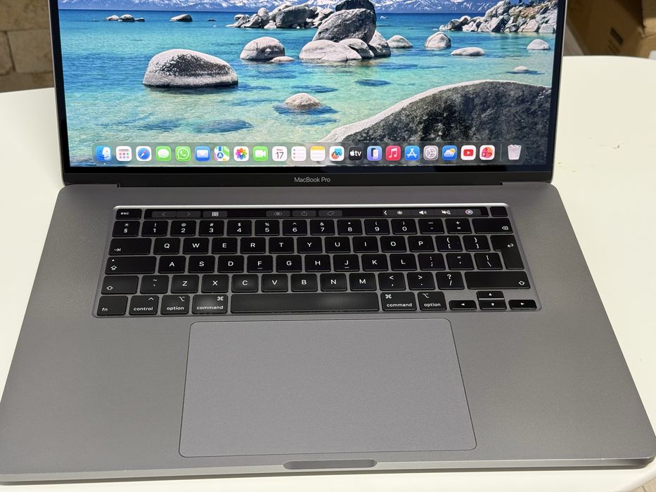 MacBook Pro 16 inch 2019 i9 1tb ssd 4gb placa video