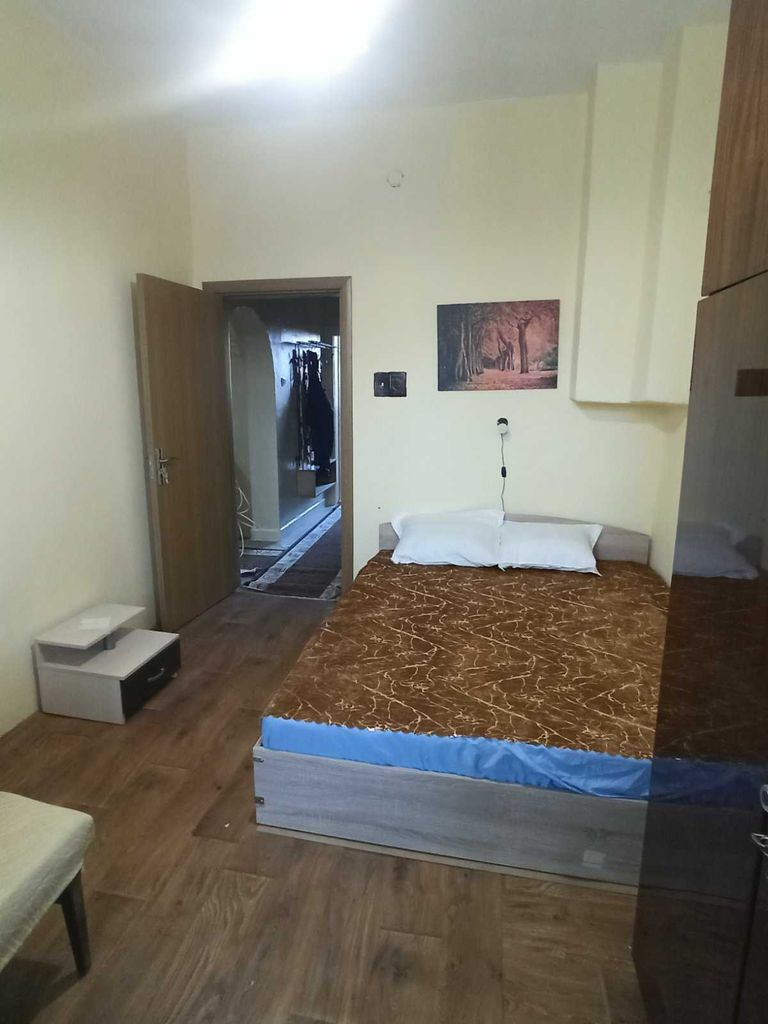 Дава се под наем Двустаен апартамент в Бургас, Център - 65 кв.м за 375 € - Снимка #1
