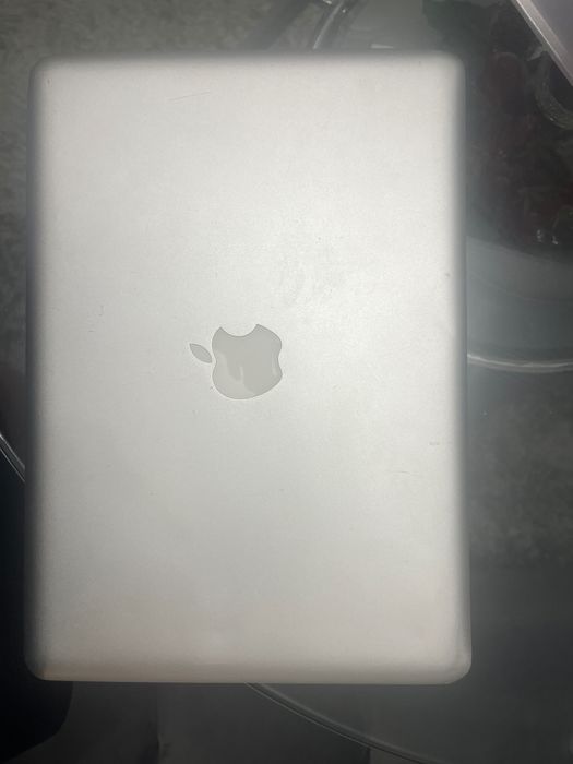 Продавам MacBook Apple