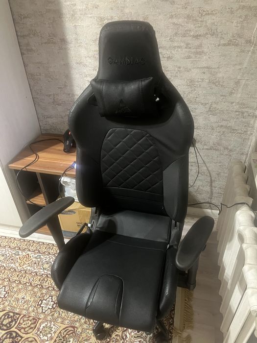 Игровое кресло в хорошем состоянии