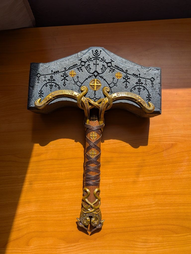 God of War: Ragnarok collector's edition Thor's hammer