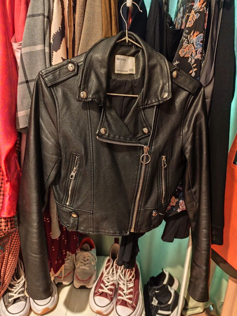 Кожено яке Bershka