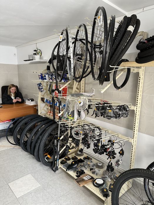 Vand biciclete diferite modele,service biciclete si piese